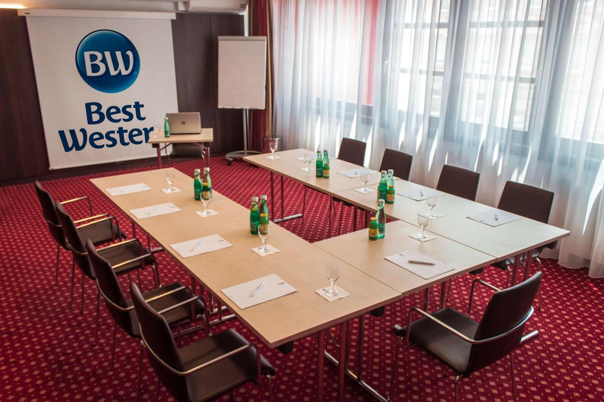 Best Western Plaza Hotel Wels Bagian luar foto
